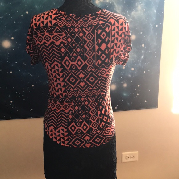 Coral and black top - Picture 6 of 8